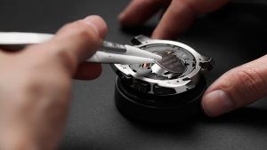 cách thay pin đồng hồ đeo tay tại nhà 1