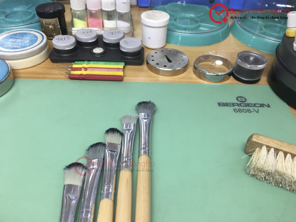 Chổi vệ sinh đồng hồ