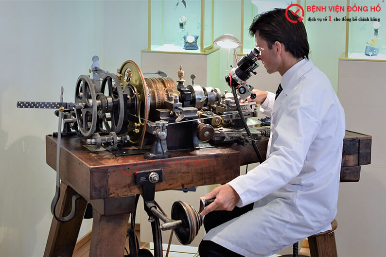 Guilloche tốn thời gian và không cho phép sự sai lệch vì hàng giờ làm việc có thể bị hủy hoại trong một giây