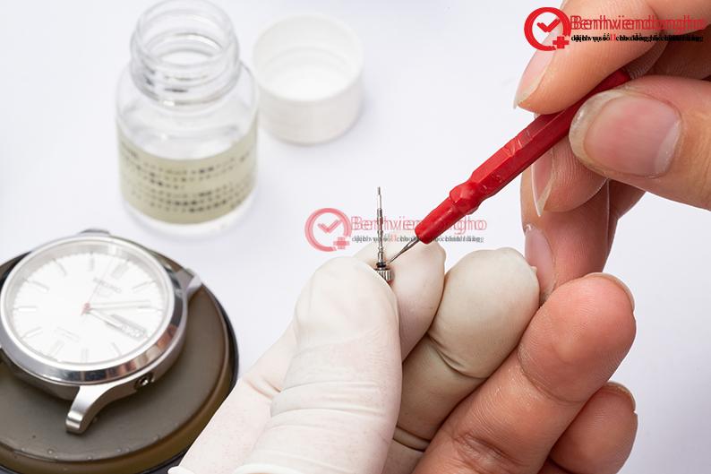 Dưỡng lại toàn bộ gioăng Núm và Đáy đồng hồ copy